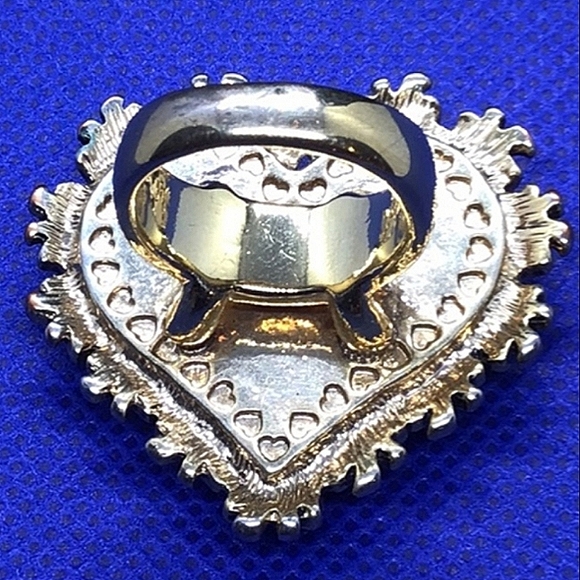 Vintage BETSEY JOHNSON Leaping Leopards Faceted Lucite Heart Ring. Size 7 - Picture 6 of 10